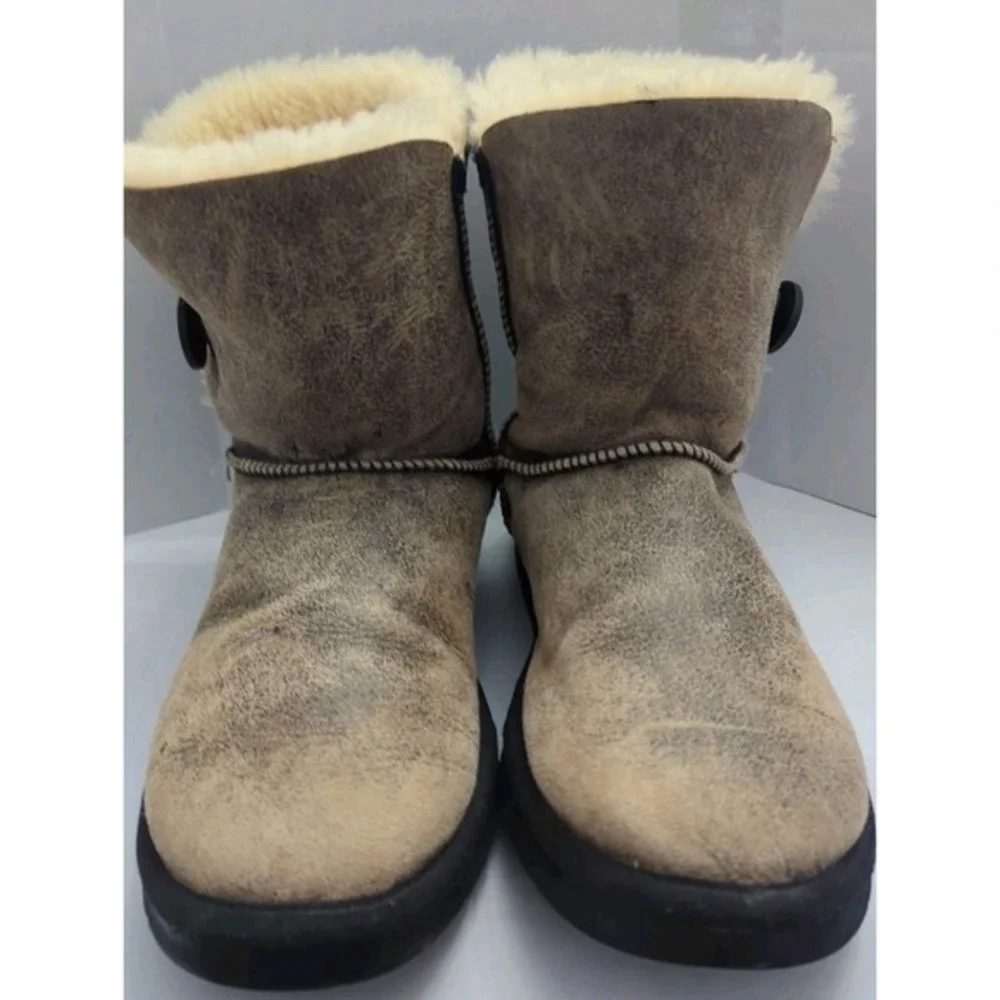 UGG Australia Bailey Button Genuine Sheepskin Bomber Boots 5838 Womens US Size 9